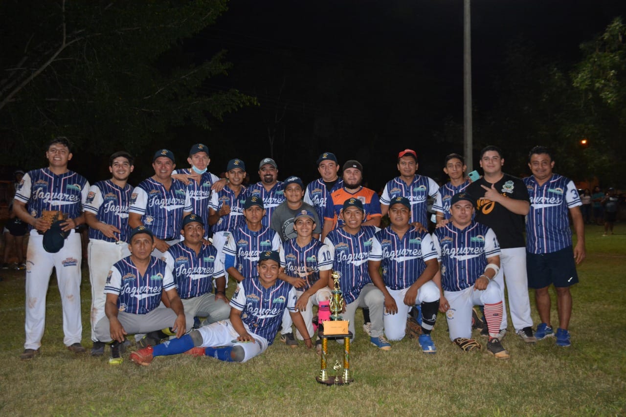Jaguares campeones de la liga municipal de sóftbol