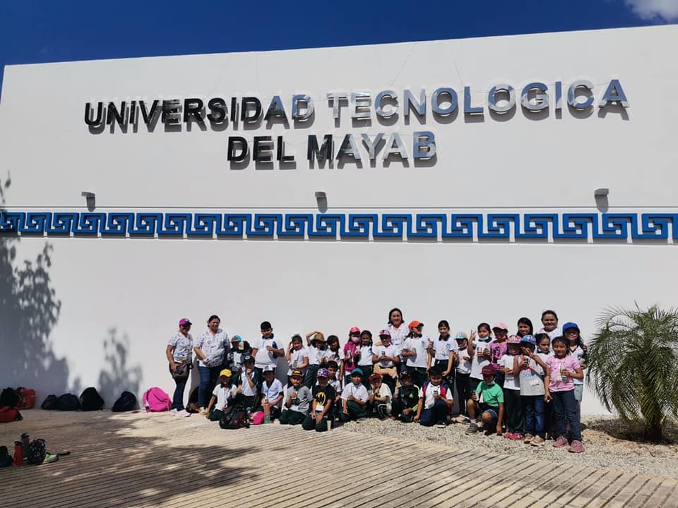 Visita de alumnos del tercer grado grupo B de la escuela primaria Francisco I. Madero