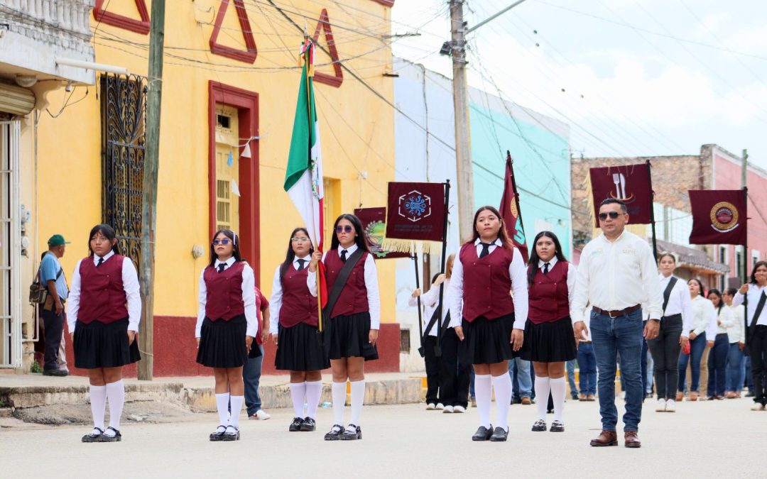 La Universidad Tecnológica del Mayab, participó el día de hoy en el desfile cívico